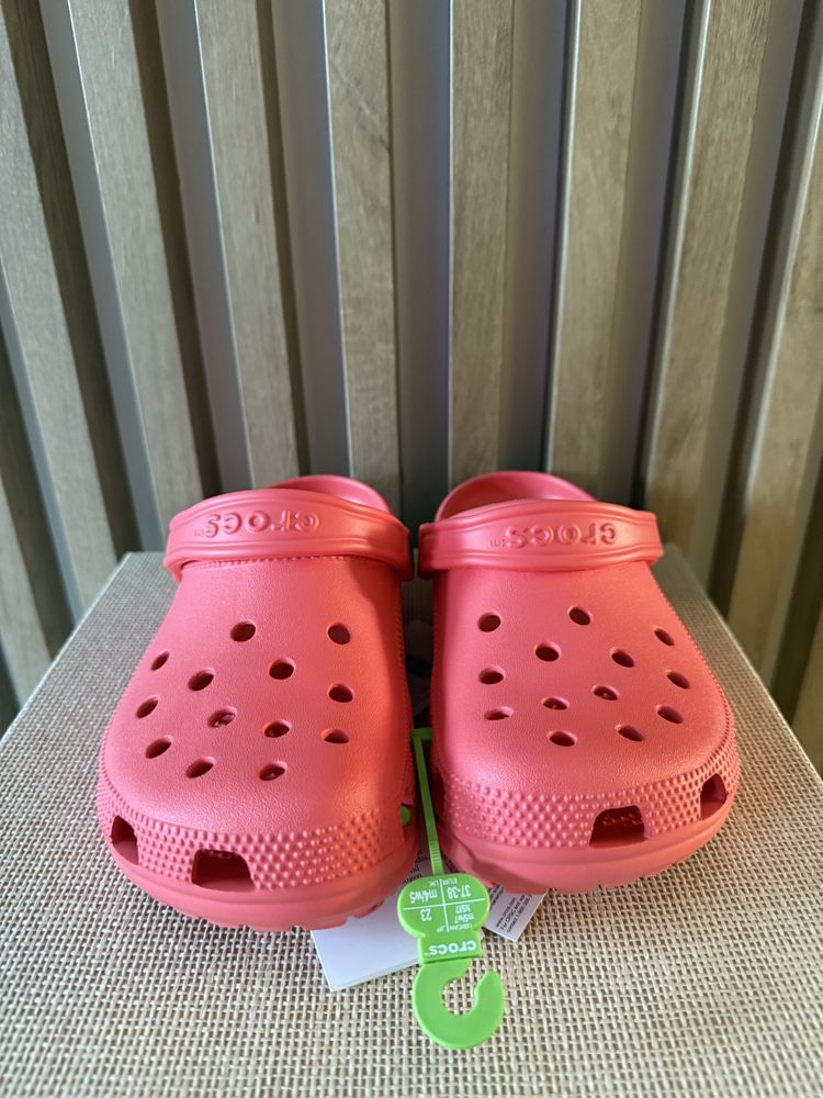 Klapki damskie Crocs Classic r. 37-38, damska 7 koralowe Nowe