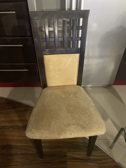 Sprzedam 6 drewnianych krzeseł