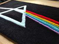Dywan ręcznie robiony metodą tuftingu / Pink Floyd