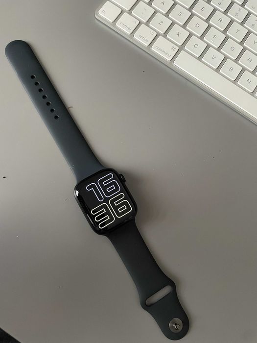 Apple Watch Series 7 LTE koperta 45