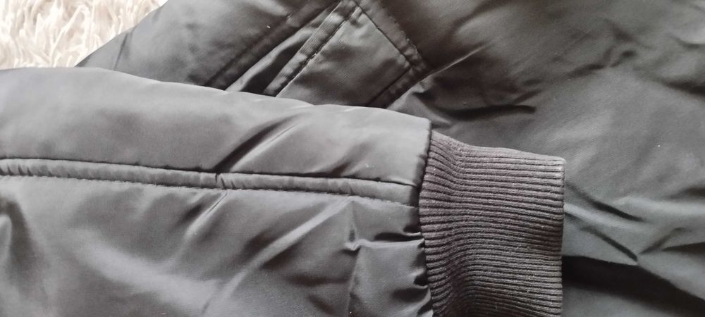 Чоловіча або підліткова куртка.