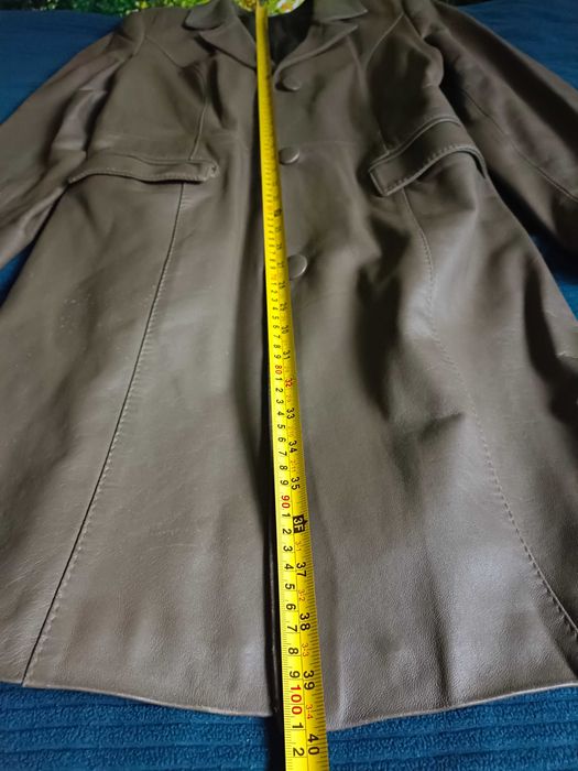 Płaszcz damski,skórzany z paskiem.Dwie kieszenie roz. 40