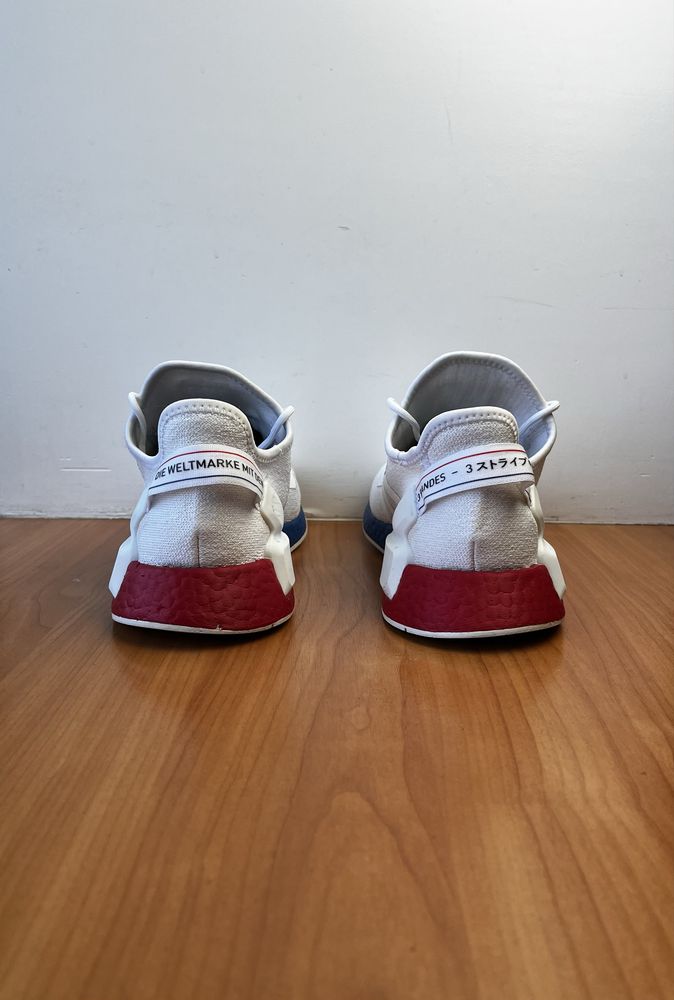 Кроссовки Adidas Boost NMD r1 v2 размер 45 оригинал спортивные бег run