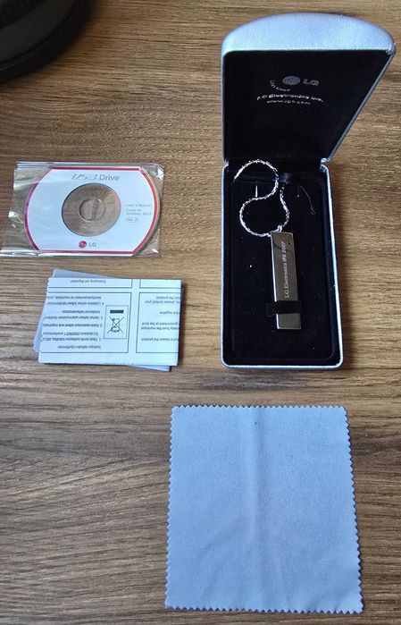 Elegancki pendrive firmy LG z 2007 roku