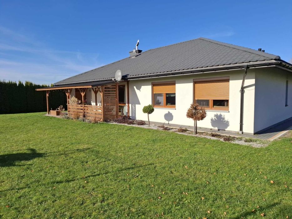 Dom parterowy z dużą działką - Koniemłoty