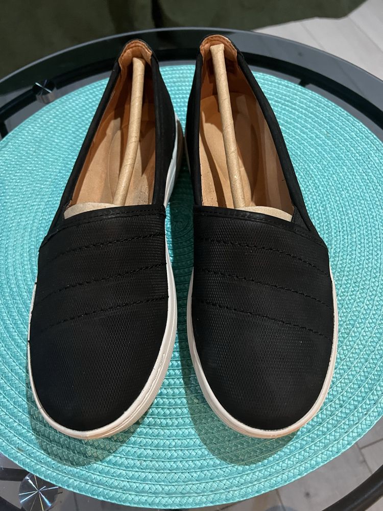 Buty Clarks Nalle Violet kolor black nubuck