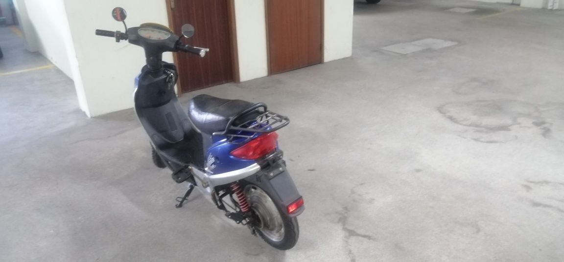 Vendo scooter elétrica