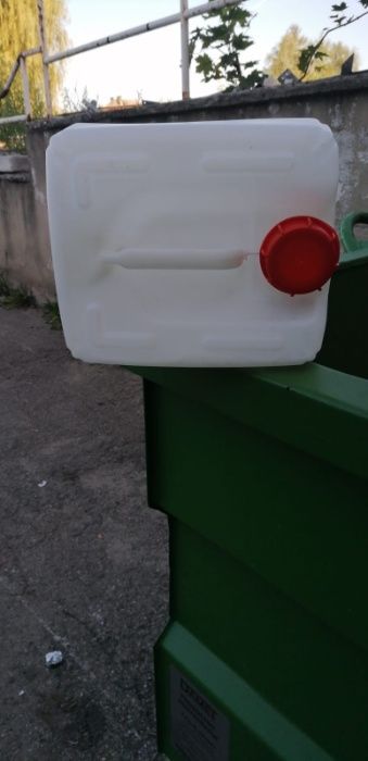 Zbiorniki, kanistry, baniaki, pojemniki plastikowe 20l, 22l, 25l