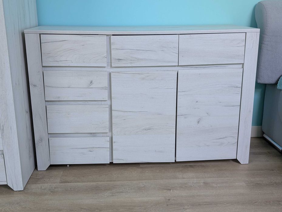 Komoda Angel – piękna, praktyczna, idealna do salonu lub sypialni