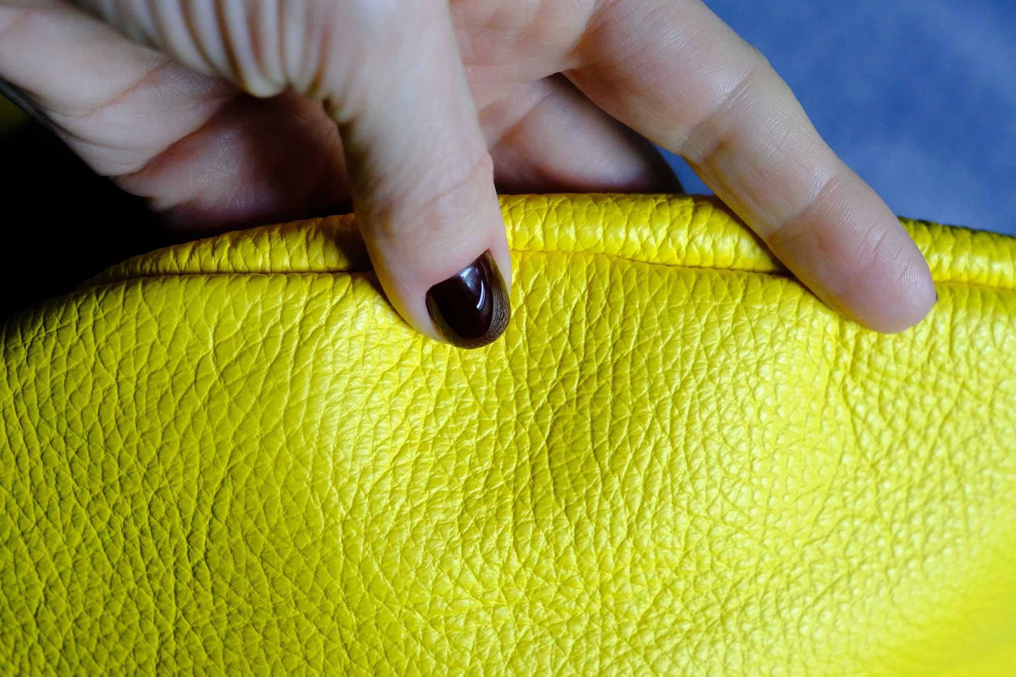 Яскрава шкіряна бананка кросбоді з ручкою італія Genuine Leather