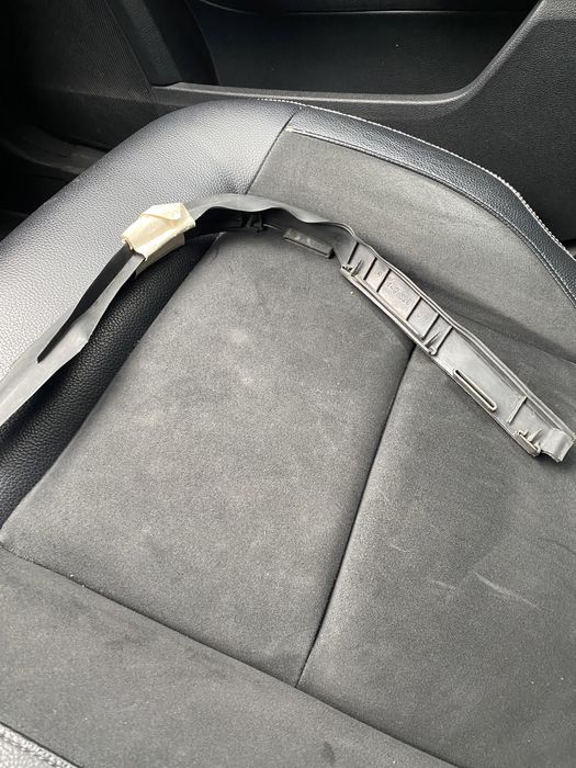 Ущільнювач уплотнитель фари w140 лівий