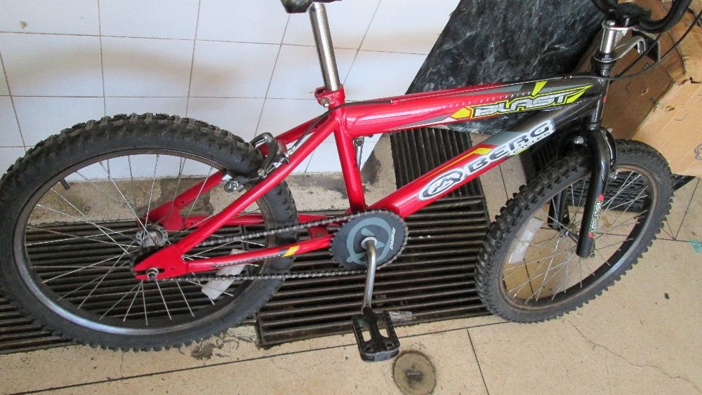 Bicicleta marca Berg roda 20-robusta como nova