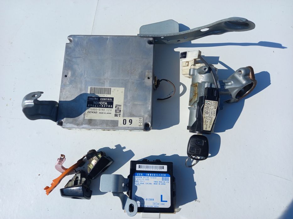 Komputer Zestaw startowy stacyjka immobiliser kluczyk Toyota Rav4 ll