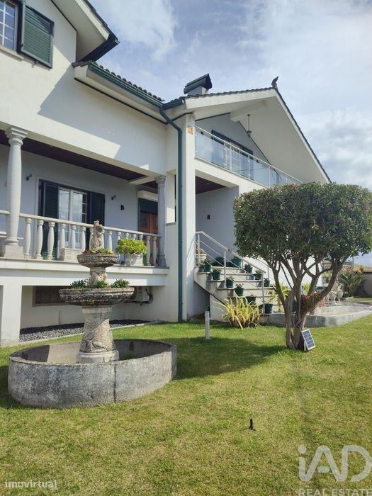 Casa / Villa T5 em Covas e Vila Nova de Oliveirinha de 243,00 m2