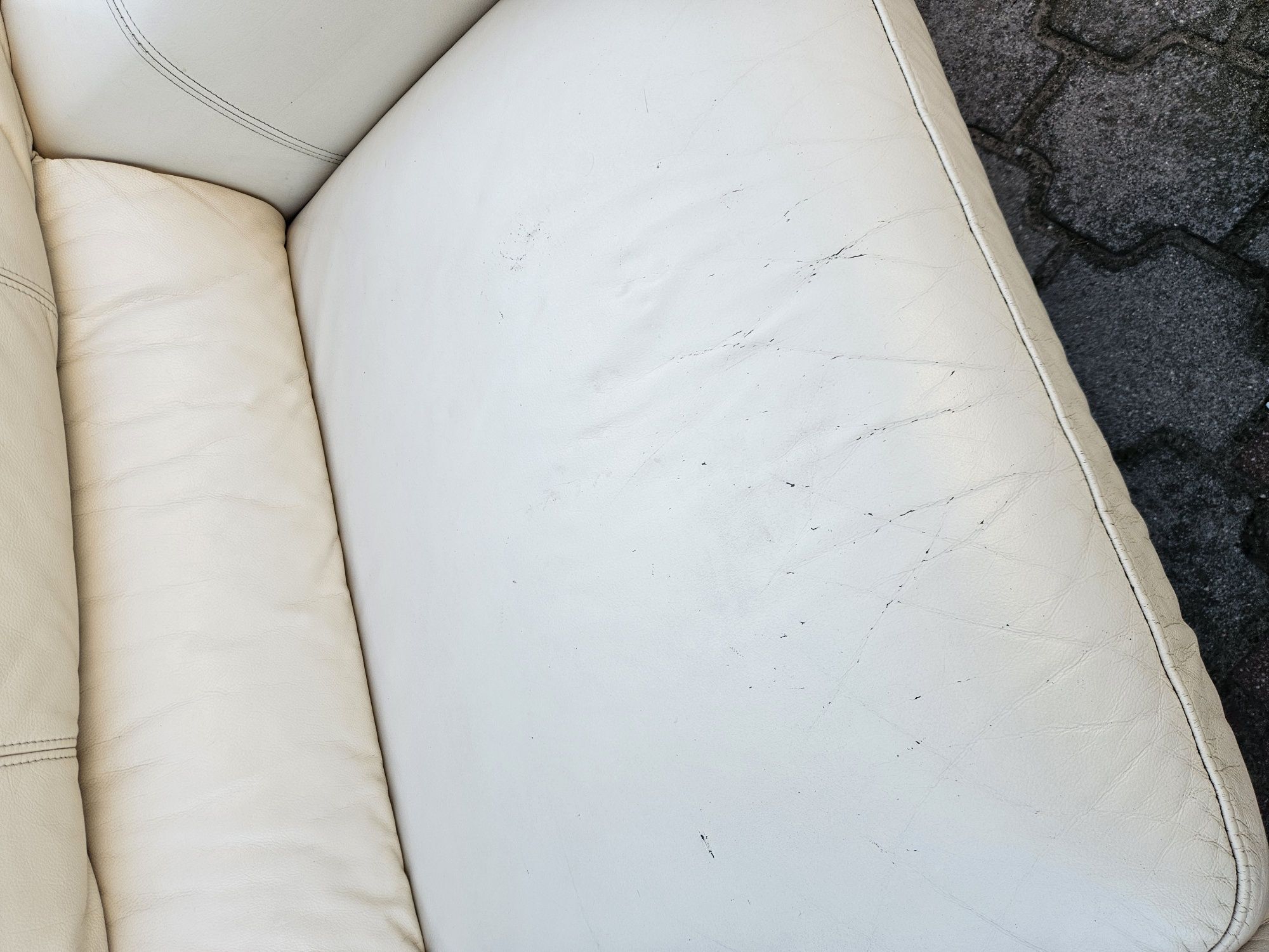 Wypoczynek skórzany sofa 2 fotele pufy