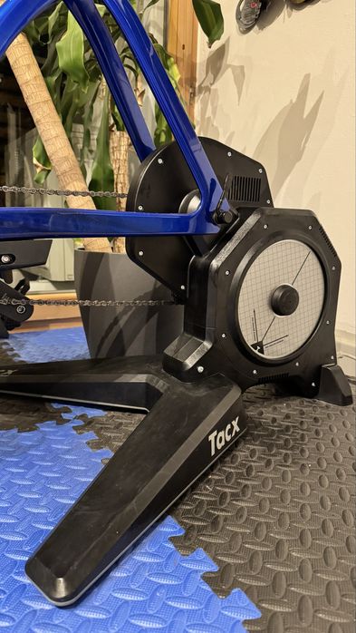 Trenażer rowerowy Tacx Flux S smart.Kaseta shimano 105 11r zwift rouvy