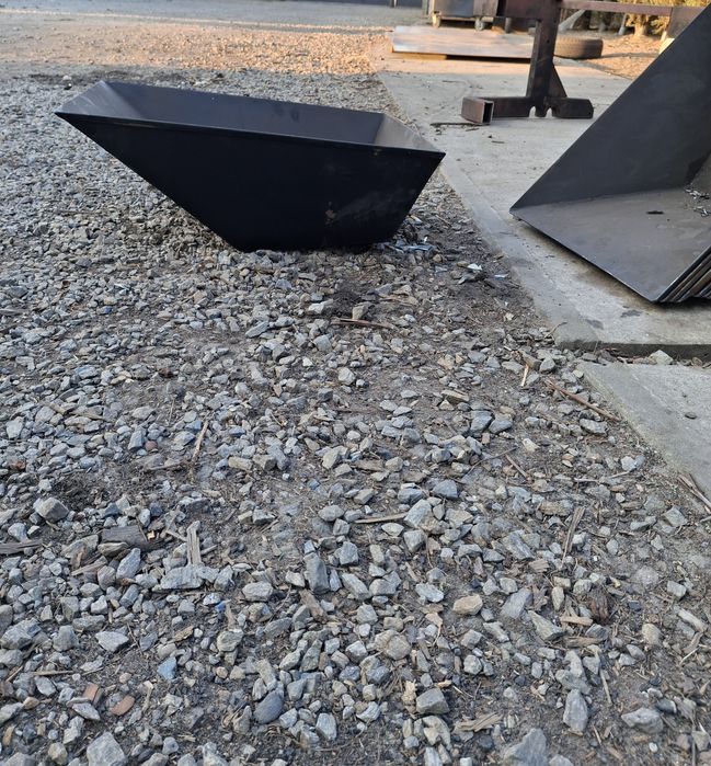 Misa-Kasta do taczki budowlanej-ogrodowej.