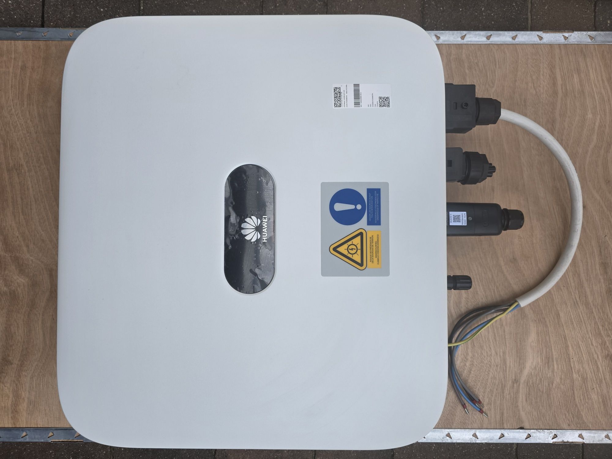 Falownik Inwerter Hybrydowy Huawei SUN2000-4KTL-M1 + Smart Dongle