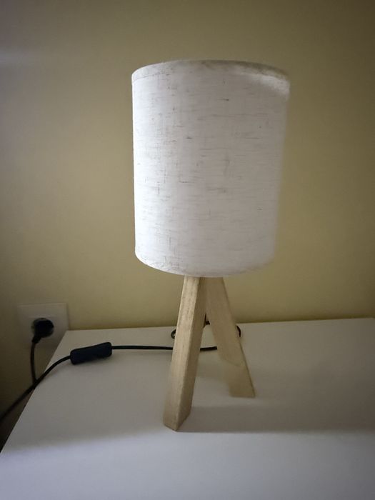 Candeeiro de mesa em bambu e linho em otimo estado da Zara Home