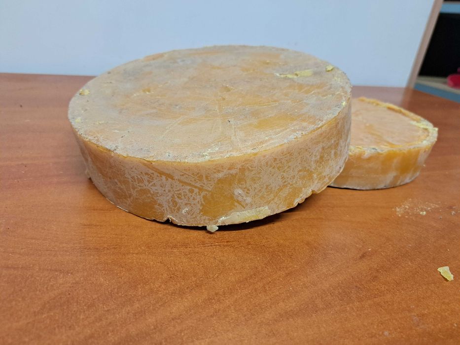 Wosk pszczeli naturalny / wosk z własnej pasieki czyszczony / wosk
