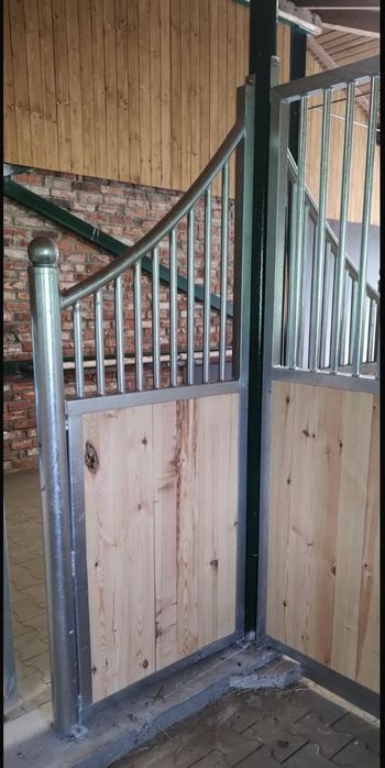 Boksy dla koni wraz przegrodami Dziku