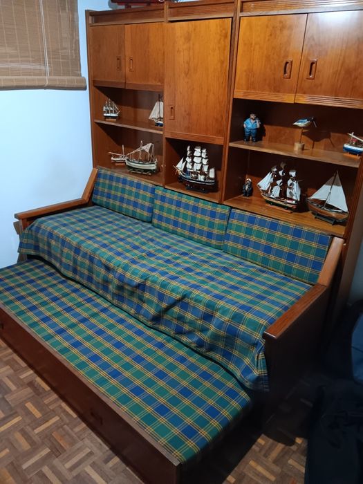 Roupeiros e duas camas individuais