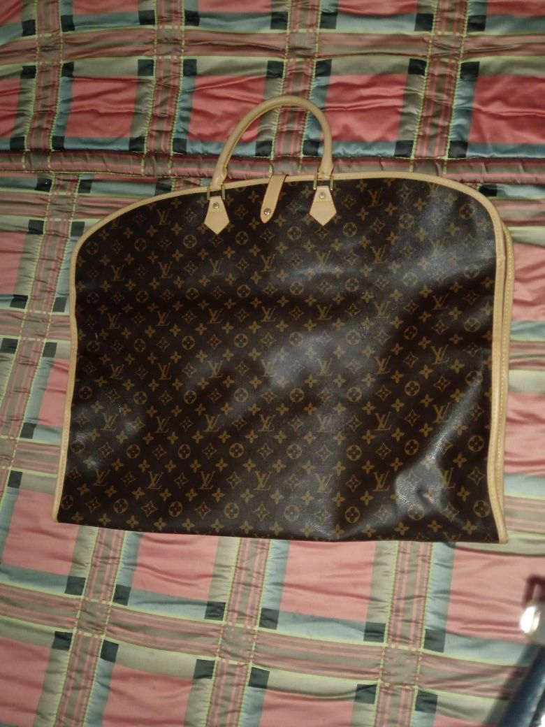 Porta fatos Louis Vuitton