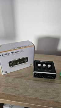 Audio interface behringer u-phoria um2