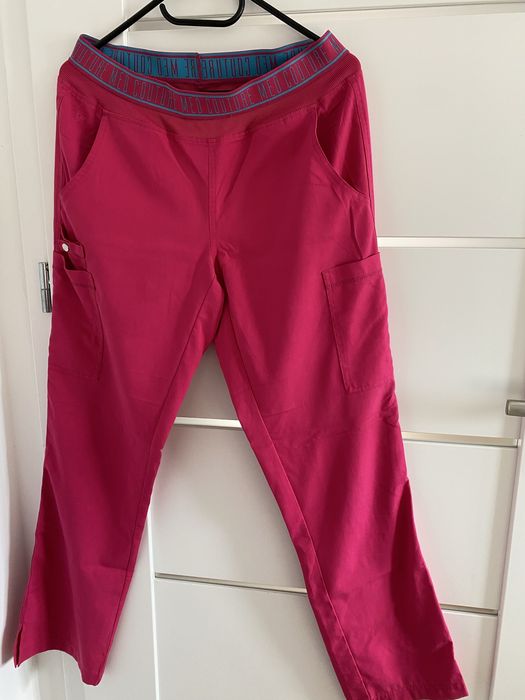 Spodnie medyczne fuksja rozm.S ze sciagaczem w pasie