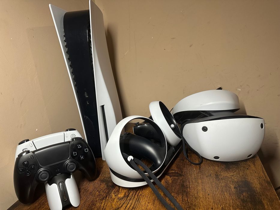 Zestaw Playstation PS5 VR2 plus Logitech G923 z stojakiem i drążkiem