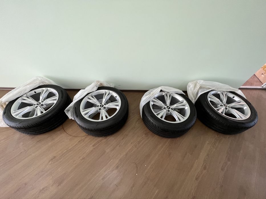 Колеса R21 в зборі на Audi Q8