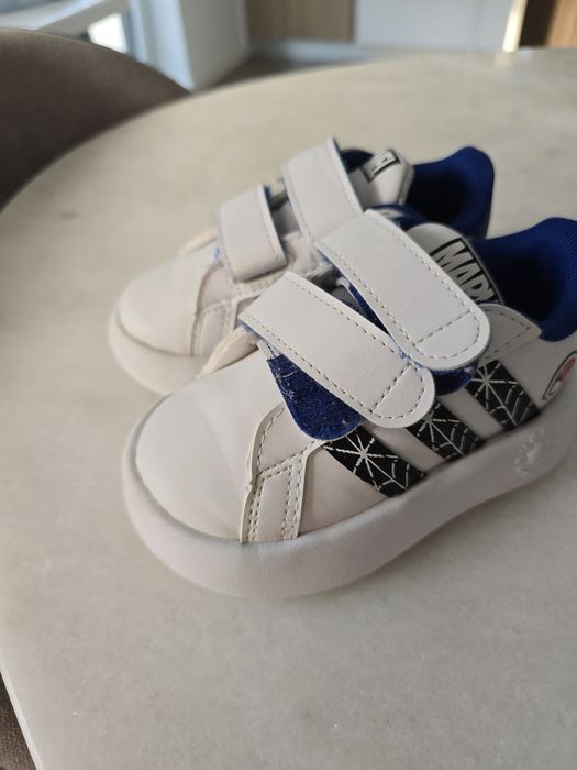 Sapatilhas Adidas Marvel Homem Aranha bebé/criança como novas