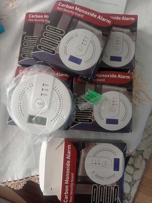 Nowe czujniki dymu i czadu czyli tlenku węgla trzy diody niebieski wys