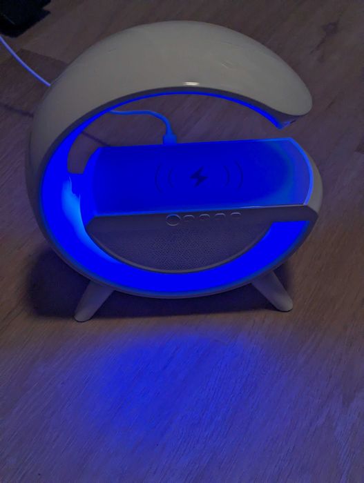 Głośnik Bluetooth LED z ładowarką indukcyjną