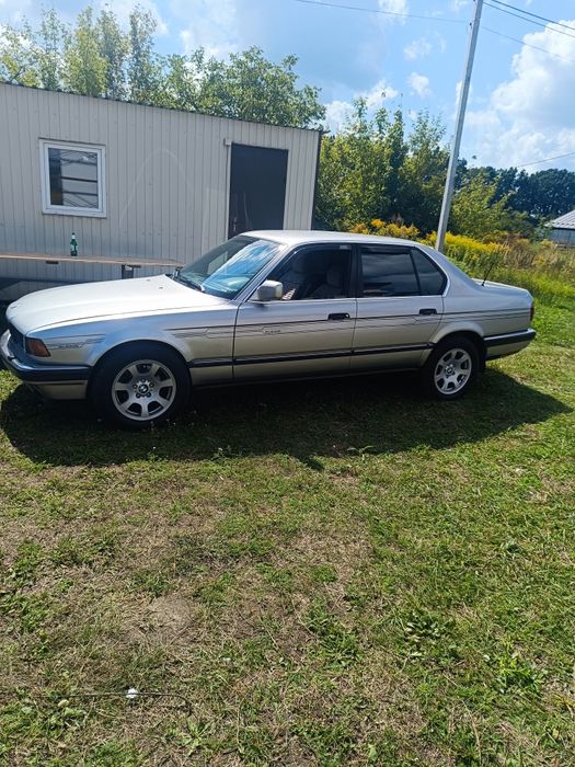 BMW 730 в кузові е32