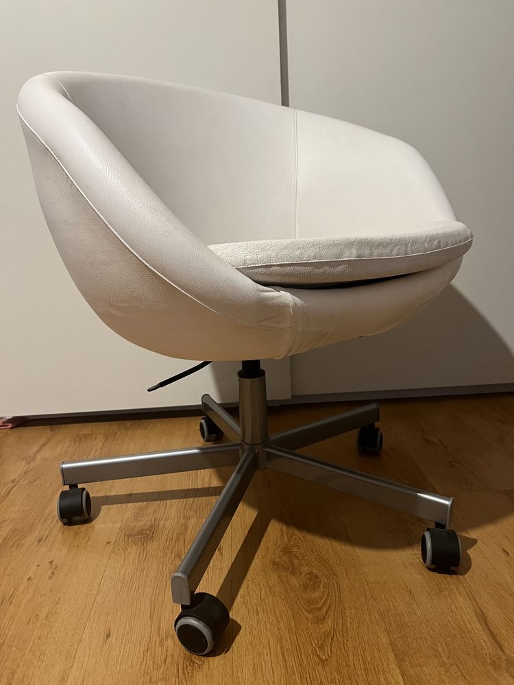 Krzesło fotel obrotowe SKRUVSTA ikea białe
