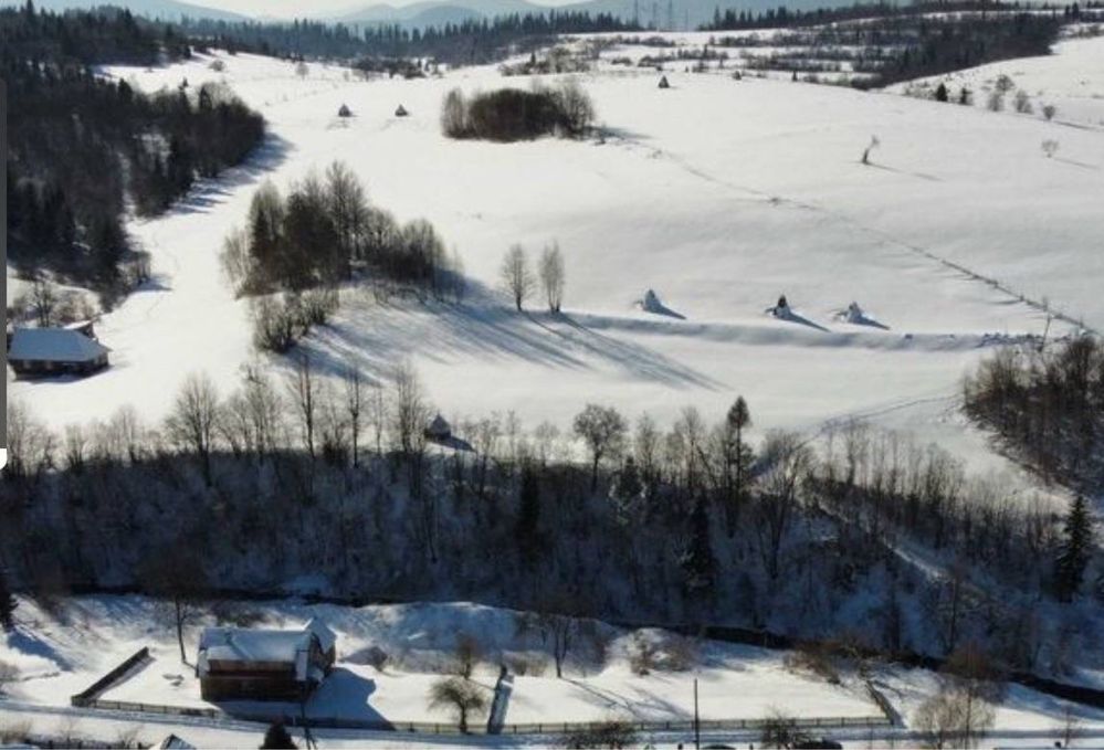 Будинок 120 м.кв. і земельна ділянка в Карпатах