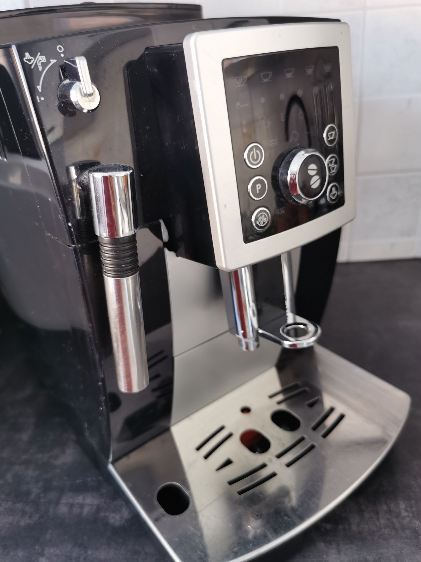 Ekspres do kawy Delonghi ECAM23. 210