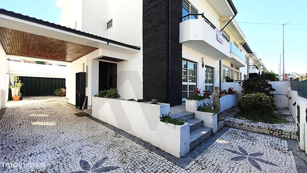 MORADIA T4 + Sótão »»» Junto á EB 2/3 da Maia