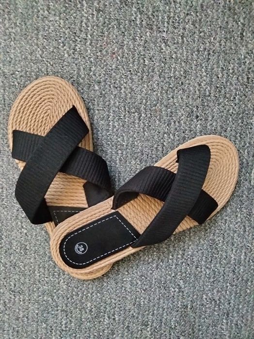 Шльопанці жіночі, нові, довжина устілки 23 см