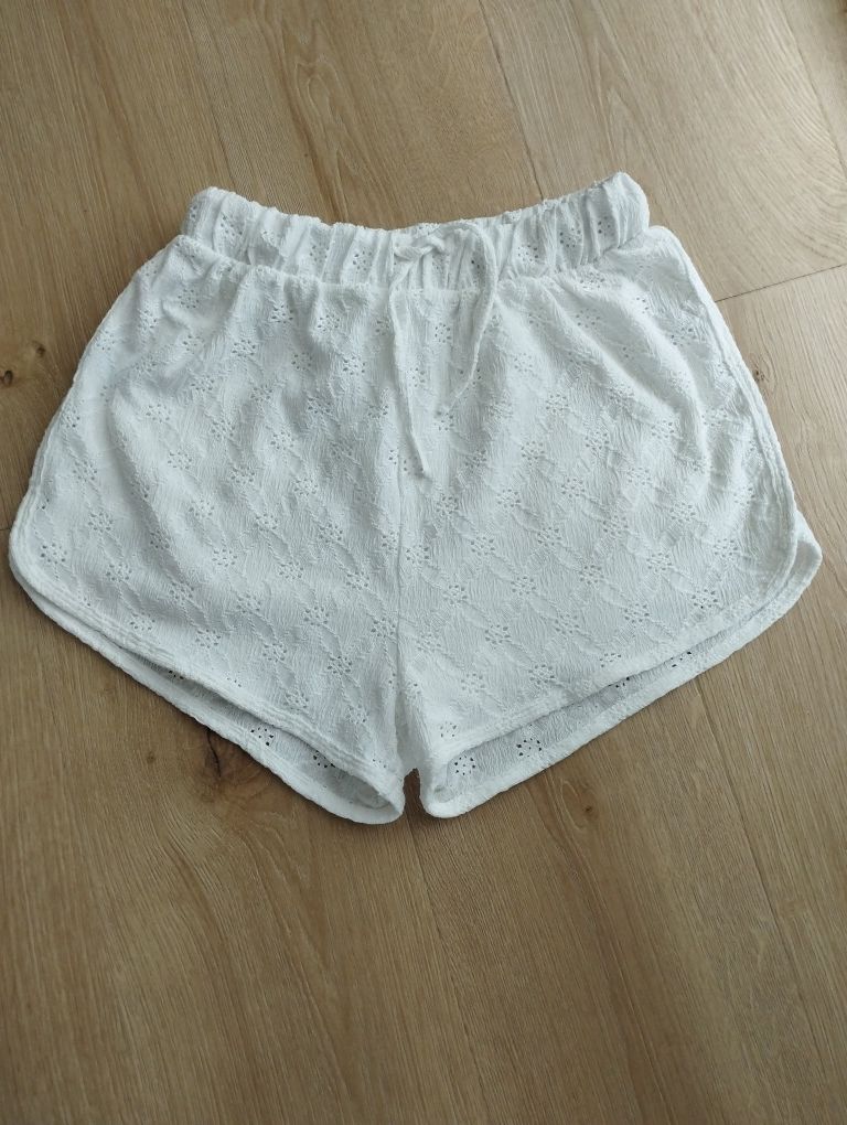 Białe krótkie ażurowe haft szorty spodenki Zara 36(S)