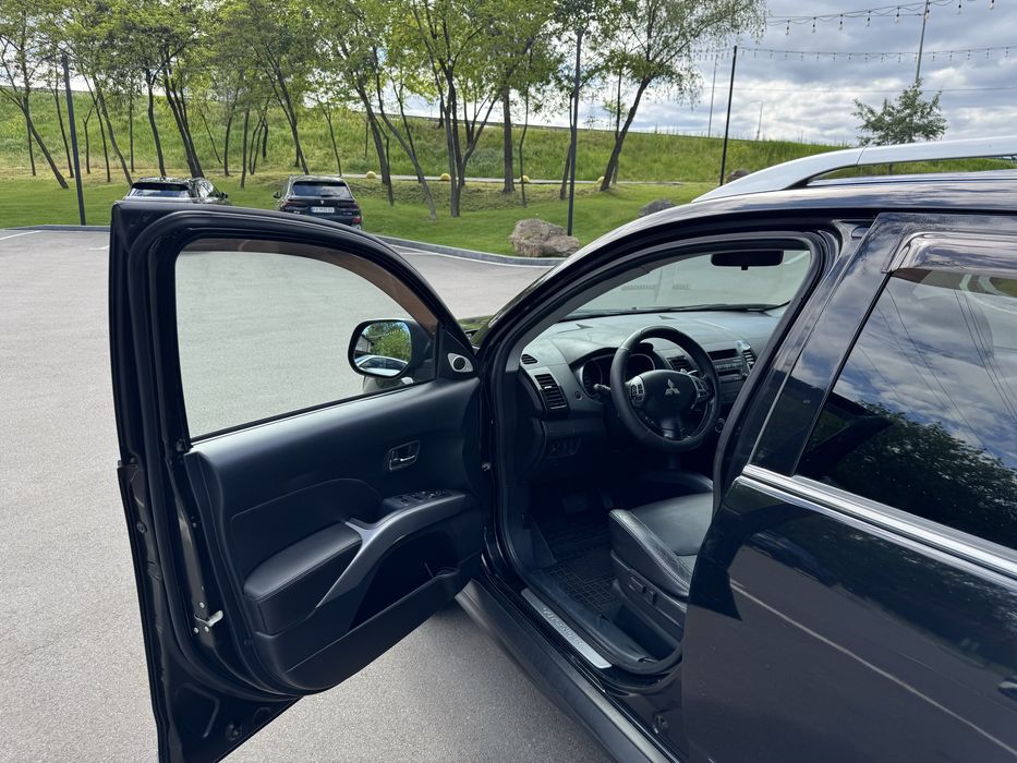 Продаю Mitsubishi Outlander