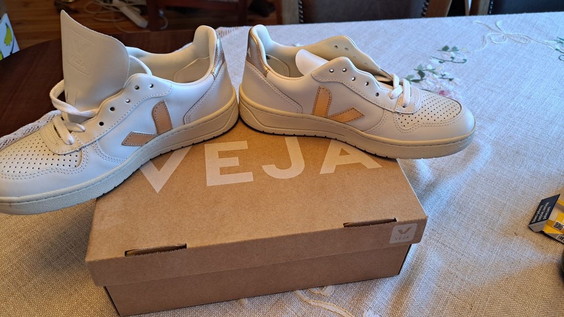 Adidasy  Veja.37