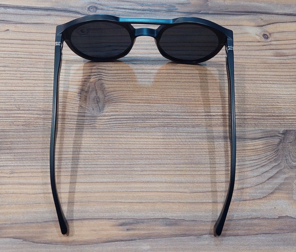 Темно-синие очки округлой формы с перекладиной Mykita Kenmare!