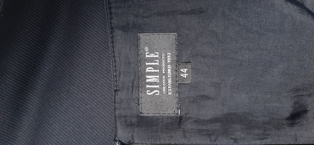 Czarna rozkloszowana spódnica Simple 42 44