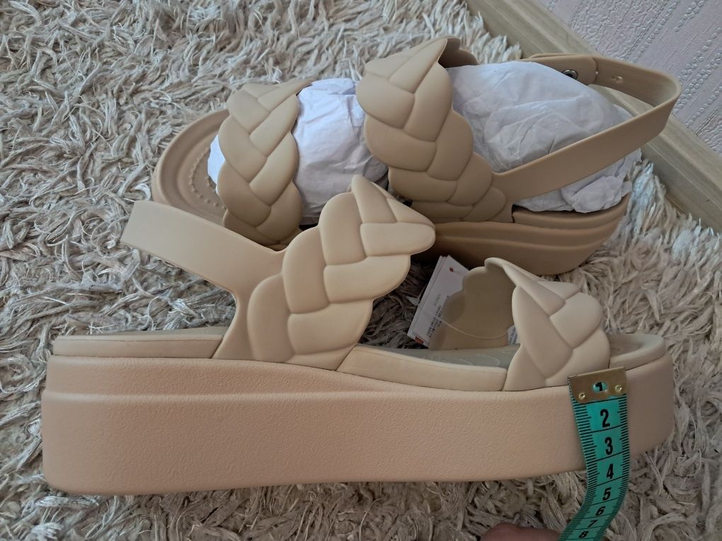 Продам Босоніжки Crocs