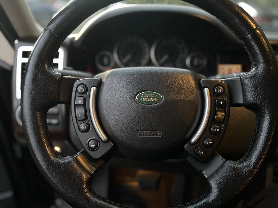 Продам Land Rover Range Rover 4.4 2007 года Официал