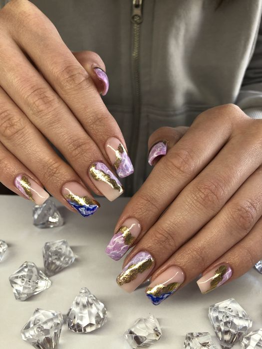 Stylizacja paznokci, manicure, przedłużanie paznokci