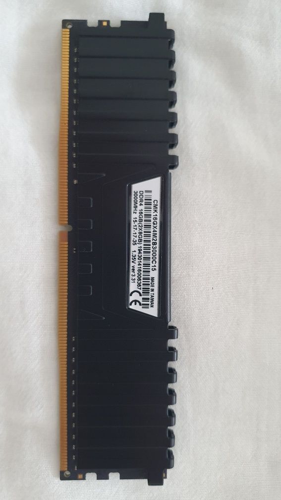 Memória RAM Corsair Vengeance 16GB DDR4 3000MHz