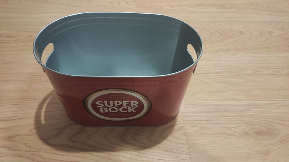 Caixa metálica Super Bock